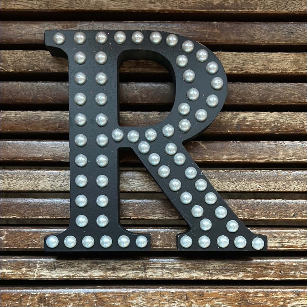 NWT “R” decor
